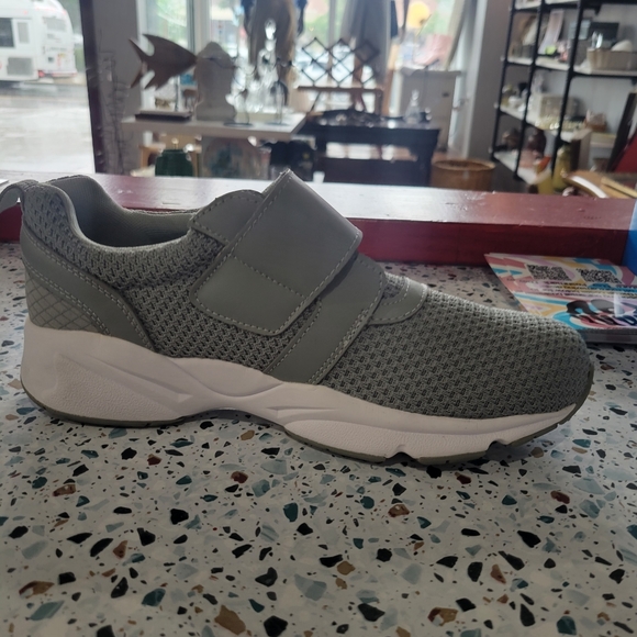 Propét Men's Tour Knit Sneaker - Picture 3 of 8